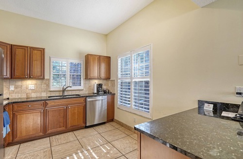 Whitney Beach Cottage | Your Home Away from Home: Little Gull 4BR Cottage