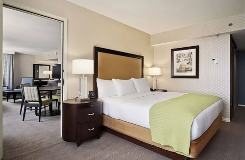 Dupont Circle Hotel | Your Home Away From Home! Pets Allowed, Outdoor Swimming Pool!
