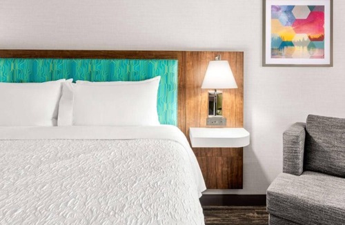Tigard Hotel | Your Ideal Vacation Spot! 2 Units, Indoor Pool, Free Breakfast, Pets Allowed!