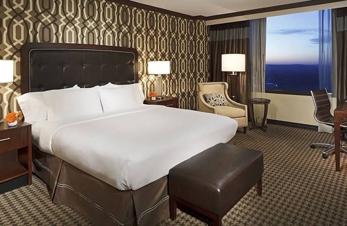 Alexandria West Hotel | Your Urban Getaway! 3 Relaxing Units, Indoor and Outdoor Pool, Pet-friendly!