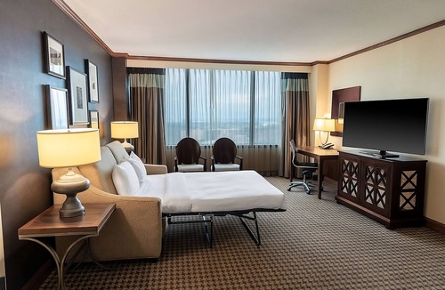 Alexandria West Hotel | Your Urban Getaway! 3 Relaxing Units, Indoor and Outdoor Pool, Pet-friendly!