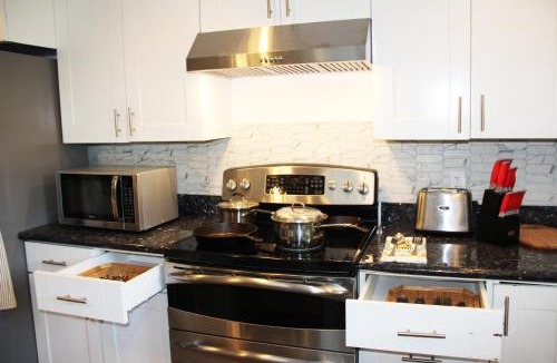 Mountlake Terrace House | Zen Suite for two 13 miles to Seattle Space Needle