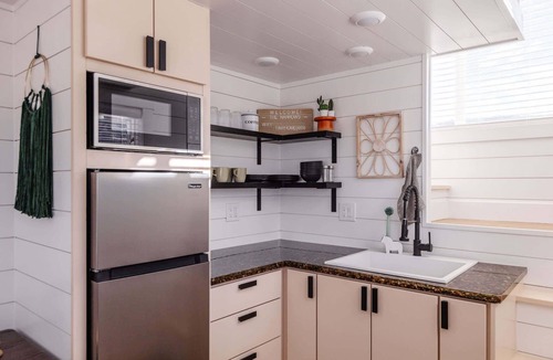 Apple Valley House | Zion Family Adventure Hub Hiking + MTB