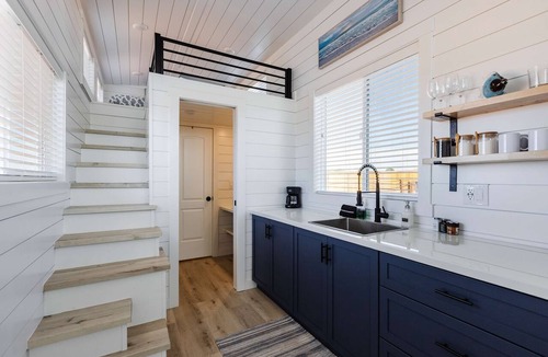 Apple Valley House | Zion Getaway Cozy Tiny Home w/Private Hot Tub