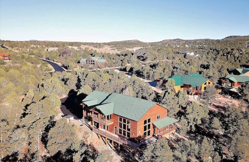 Zion National Park East Entrance House | Zion Summit. Luxury 7 Bedroom Home. Hike into Zion National Park