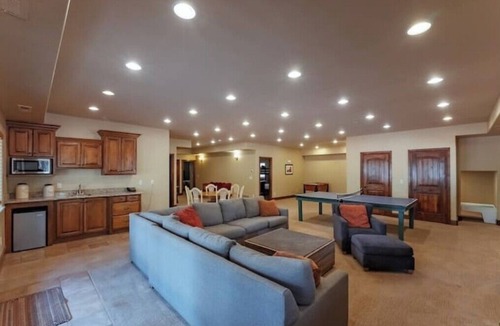Zion National Park East Entrance Cabin | Zion Views-Zion Ridge Family Lodge + Resort Access