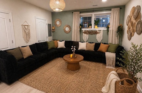 Northeast House | zy Boho Suite in Takoma, Private Entry, Parking