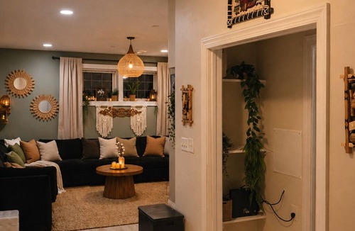Northeast House | zy Boho Suite in Takoma, Private Entry, Parking