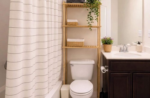 Northeast House | zy Boho Suite in Takoma, Private Entry, Parking