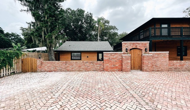 1 bdr Romantic getaway, close to Lido beach