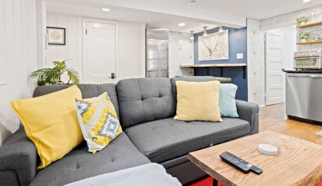 1 BDRM Beaut-5 min walk to Metro/10 min from DC