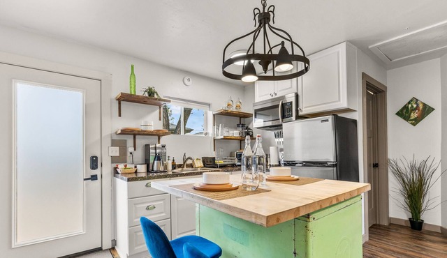 1 bdrm Guesthouse close to Snowbowl!