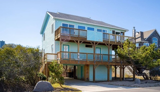 1-Min walk to Beach! Ocean Views, Hot Tub