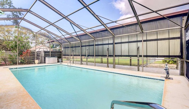 12 Mi to Beach: Cottage w/Pool in Bradenton