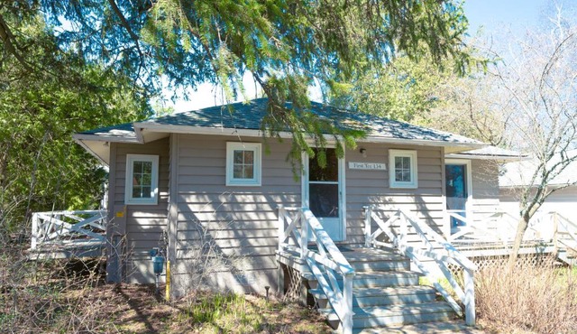 134 Entire 7BR Lakefront Cottage Beach, Kayaks
