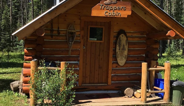 16 Mile Cabins Trappers Cabin. Pet Friendly Off Grid Wilderness Stay!