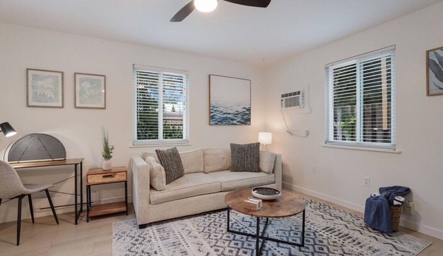 1767-Near Beaches-Downtown-Full Kitchen-Cozy