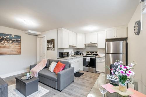 1BR Basement Condo - James Street