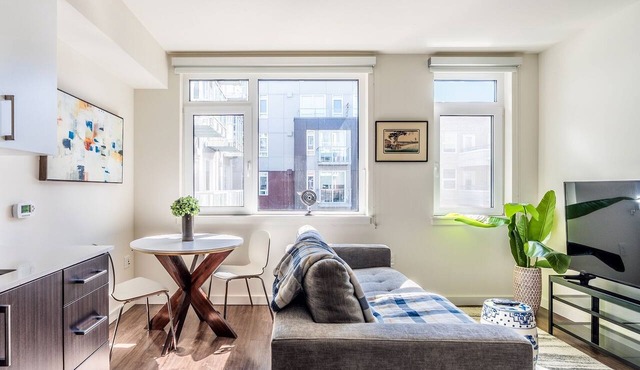 1BR | Gym, Views | Bellevue | Sophari Parkside K