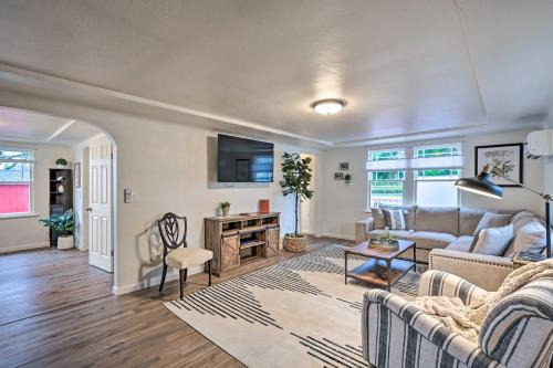 2-Acre Farmhouse in Redmond w/Deck & Grill!
