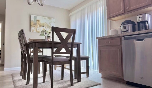 2-bedroom Elegant Escape in the city of Rochester! in Irondequoit