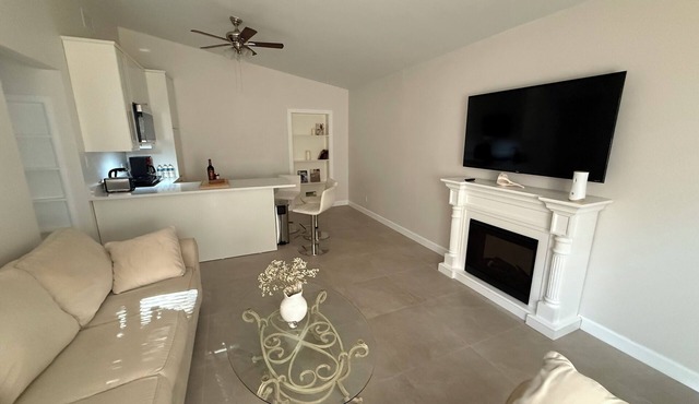 2-bedroom secondary suite in lovely Sarasota