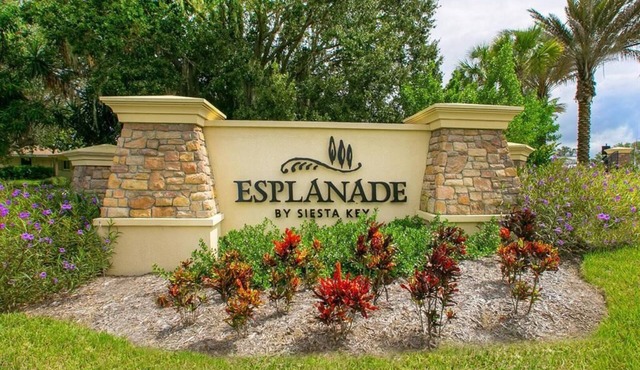 2-bedroom villa, sleeps 6, in Sarasota 1 mile from Siesta Key beach.