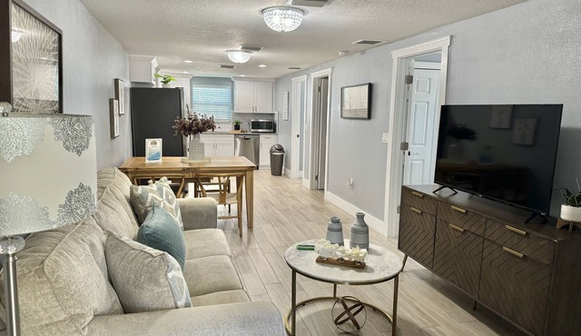 2 Bedrooms w Queen beds and 1 full sofa bed