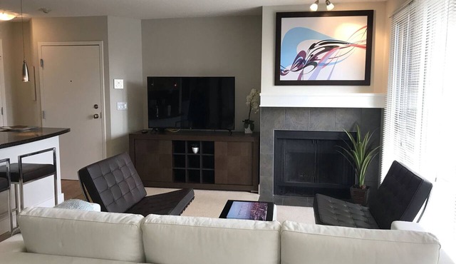 2 BR, 2 BA Newly Renovated Condo with Pool