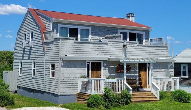 2 BR Matunuck Beach House, 1 Block from Ocean
