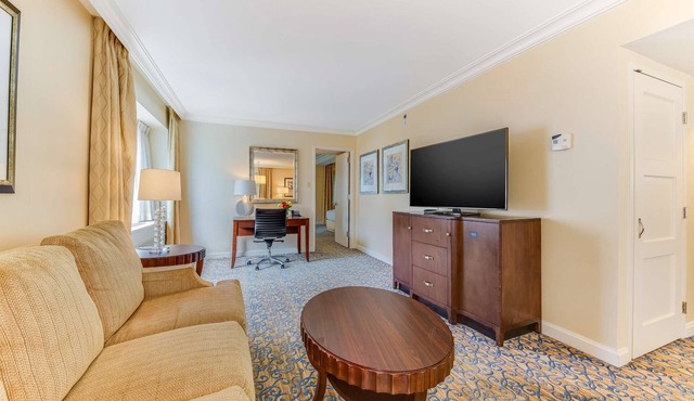 2 Connecting Suites at a 4⭐️ Hotel