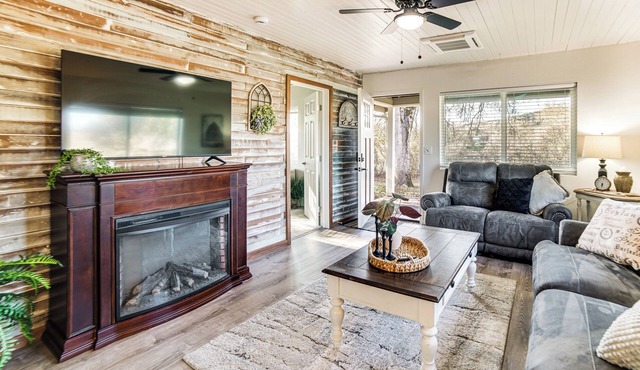 2 Mi to Clear Lake: Pet-Friendly Lakeport Retreat!