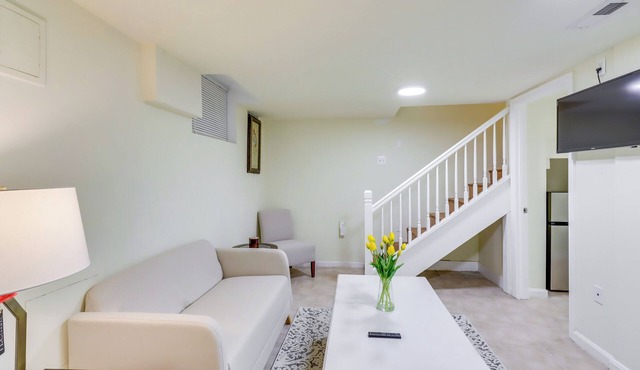 2 Mi to Dtwn DC: 1BD Apt Near Howard University