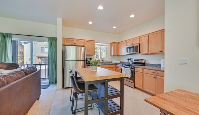 2 Mi to Dtwn Flagstaff: Home w/Balcony!