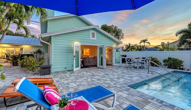 2 Primary Suites | FREE Pool Heat | Spring Break Available | Great Beaches