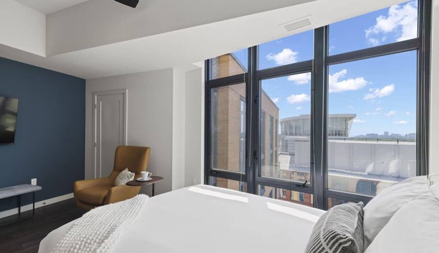 2 Units | Family Stay | Gym & Rooftop Pool | Near National Mall & Dining Options
