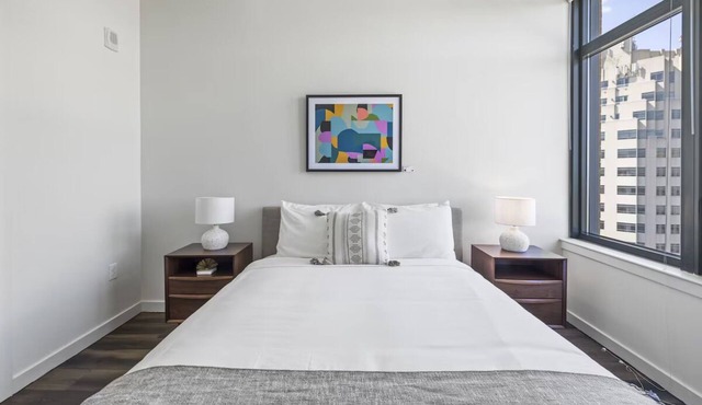2 Units | Modern DC Stay w/Kitchen & Pool | Close to Lincoln Memorial & Dining