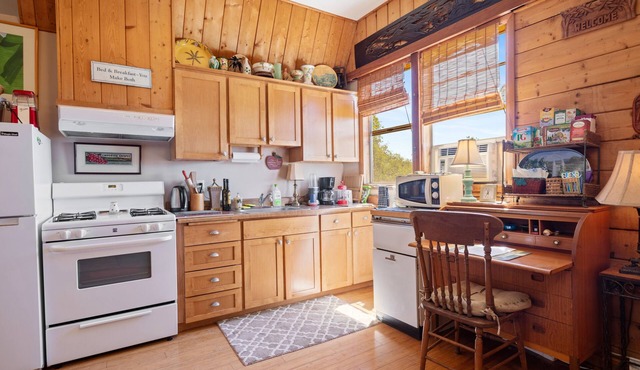 20% off NEW LISTING Bkngs. Estate Winery & Inn, hiking, pool, hot tub, sauna
