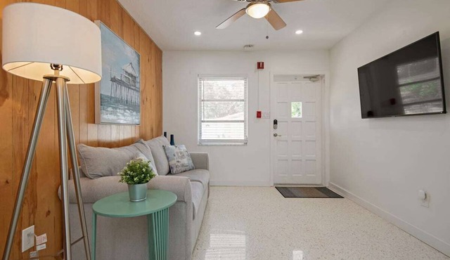2A Newly Renovated 1/1 at Coastal Cottages