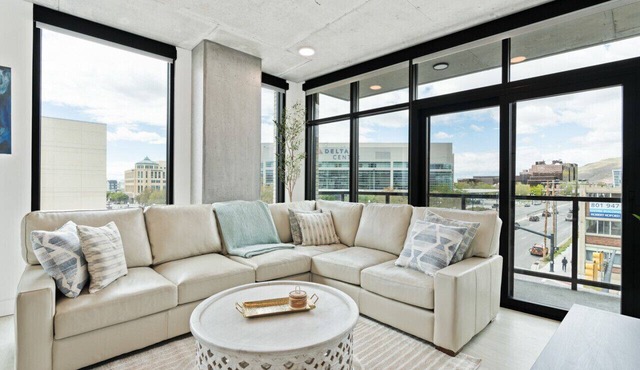 2bd/2ba Best style and location/Pool+spa/gym/pkg!