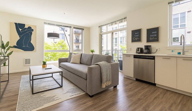 2BR | Gym | Mercer Island | Sophari Isle D