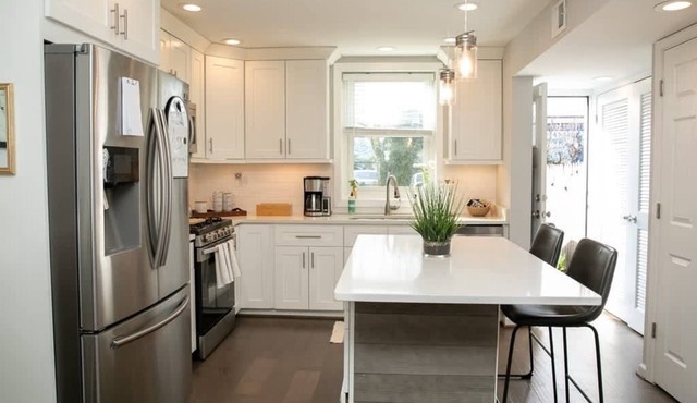2BR Near Del Ray Private Patio WFH