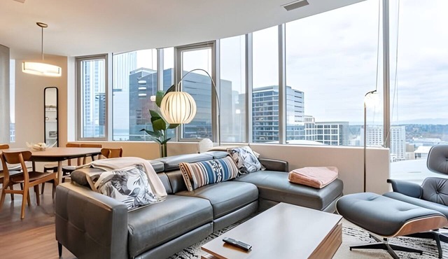 2BR Penthouse | Gym | Bellevue | Sophari Towers E