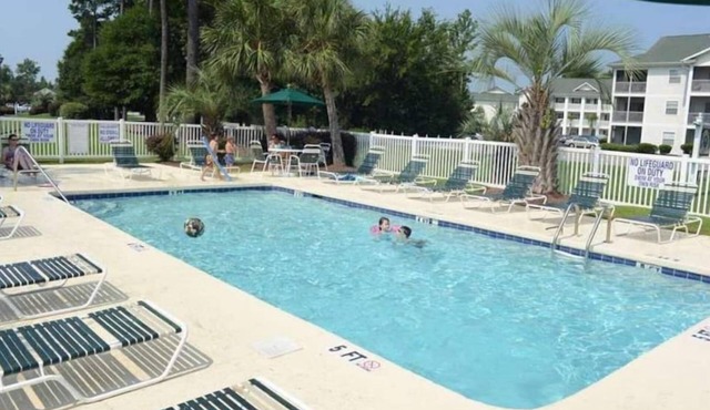 2BR River Oaks Golf Course Condo W/pool Access