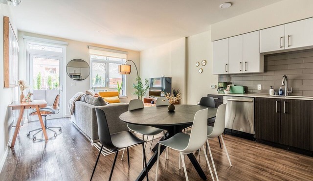 2BR TH | Gym, Balcony | Bellevue Parkside M