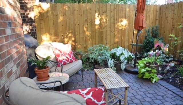 3.5 miles to Washington DC- Family Size Spacious 4BDR + Parking