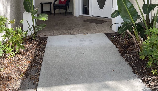 3 Bed 3.5 Bath Home with Den in Bradenton right next to IMG and Sarasota!