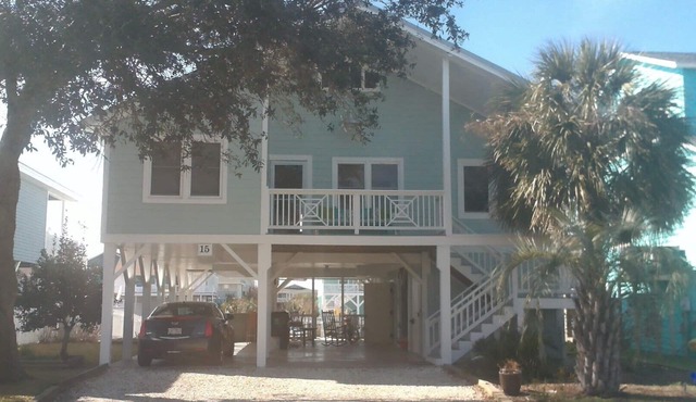3 Bedroom/2 Bath , Beautiful Cottage W/Dock and Quick Walk to Beach/Dining