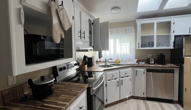 3 bedroom, 2 bathroom across from Walmart, 5 minutes to the airport & hospital.