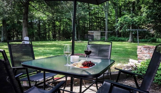 3 Bedroom, 2 minutes to Foxwoods with large yard!